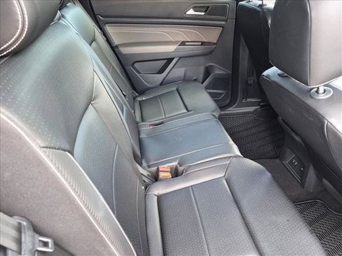 Used 2022 Volkswagen Atlas Cross Sport SE FWD image 18