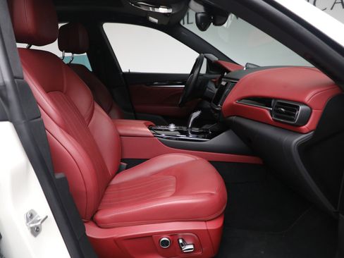 Certified 2022 Maserati Levante GT image 13