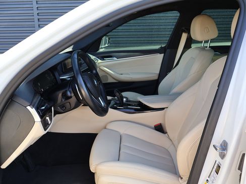 Used 2020 BMW 530e w/ Convenience Package RWD image 5