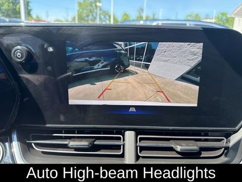 Used 2024 Chevrolet Trax RS w/ Sunroof Package FWD image 23