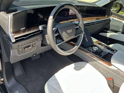 Used 2025 Cadillac Escalade ESV Sport Platinum w/ LPO, ONYX Package AWD/4WD image 20