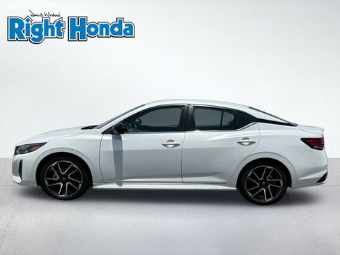 Used 2025 Nissan Sentra SR FWD image 3