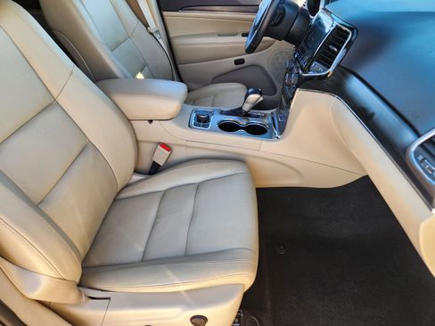 Used 2020 Jeep Grand Cherokee Limited image 18