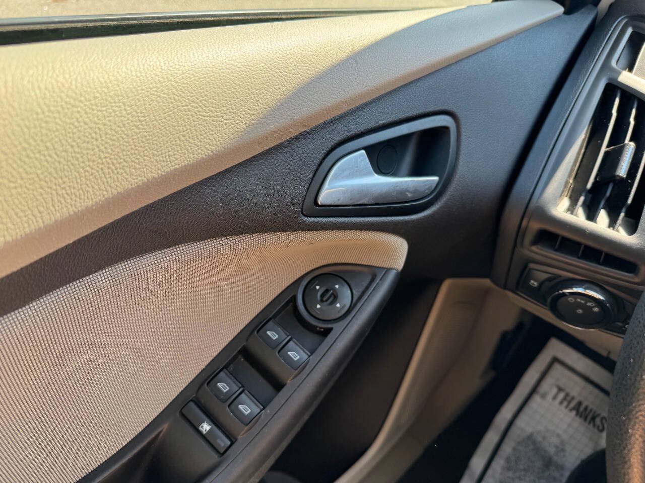 Used 2014 Ford Focus SE FWD image 21