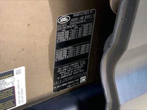 Used 2023 Land Rover Defender 110 S image 32