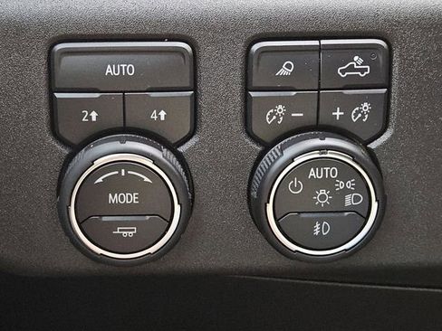 Used 2025 Chevrolet Silverado 1500 LTZ w/ LTZ Convenience Package II AWD/4WD image 23