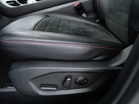 Used 2022 Ford Edge ST-Line w/ Cold Weather Package AWD/4WD image 16