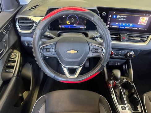 Used 2024 Chevrolet TrailBlazer LT w/ LT Cold Weather Package FWD image 17