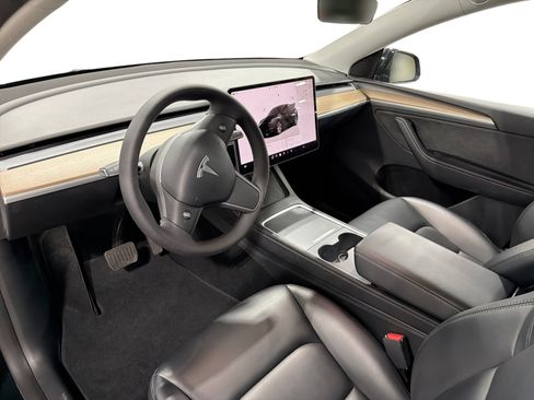 Certified 2023 Tesla Model Y Long Range AWD/4WD image 9