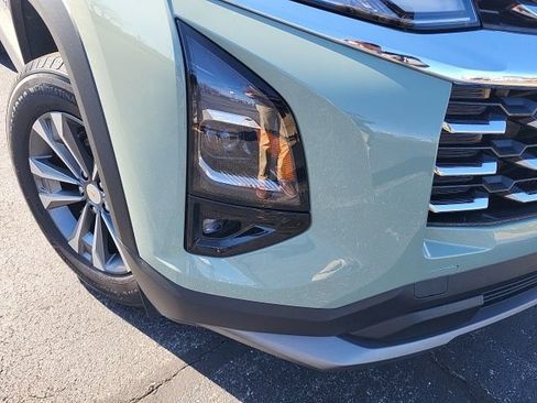 Used 2025 Chevrolet Equinox LT w/ Safety and Technology Package image 5