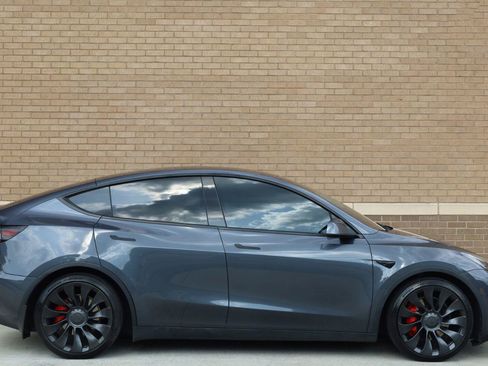Used 2022 Tesla Model Y Performance AWD/4WD image 2