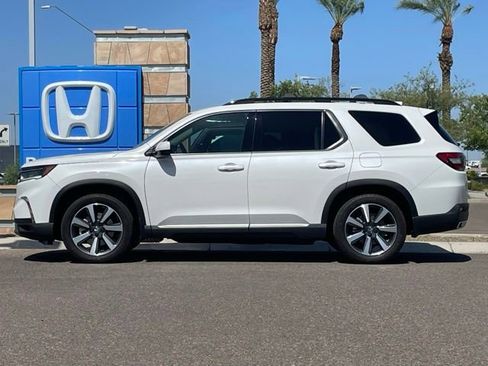 Certified 2025 Honda Pilot Touring image 7