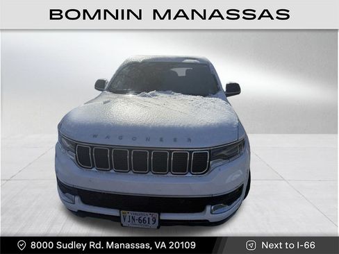 Used 2023 Jeep Wagoneer 4WD w/ Premium Group I image 5