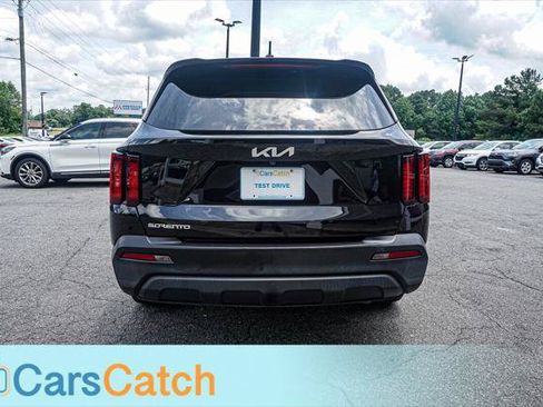 Used 2023 Kia Sorento LX FWD image 14
