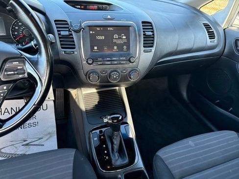 Used 2017 Kia Forte S FWD image 25