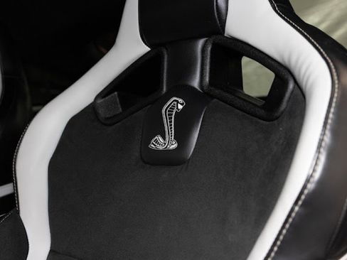 Used 2021 Ford Mustang Shelby GT500 w/ Carbon Fiber Track Pack image 29