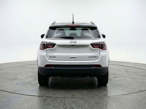 Used 2025 Jeep Compass Latitude AWD/4WD image 7