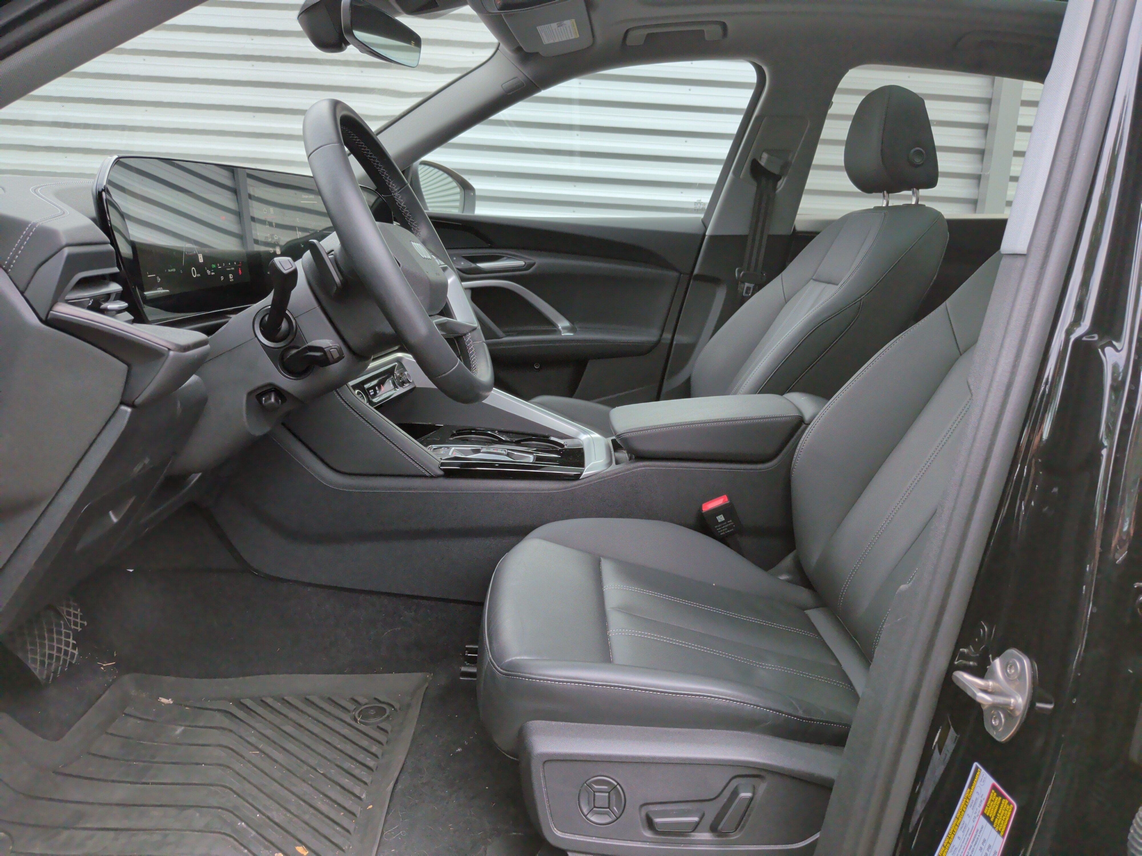 Used 2025 Audi Q5 Premium w/ Convenience Package AWD/4WD image 14