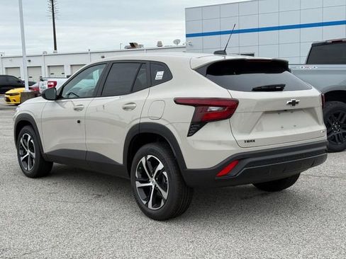 New 2026 Chevrolet Trax RS w/ Sunroof Package FWD image 3