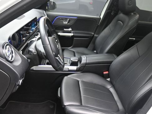 Used 2020 Mercedes-Benz GLB 250 GLB 250 w/ Premium Package image 18