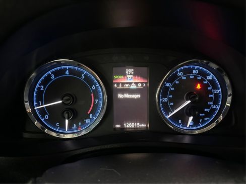 Used 2018 Toyota Corolla SE image 25