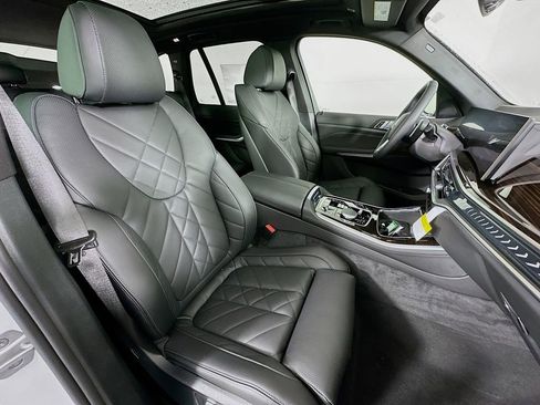 Used 2025 BMW X5 xDrive50e image 34