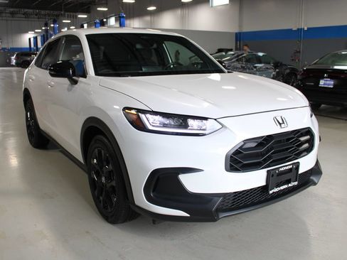 Used 2025 Honda HR-V Sport image 3