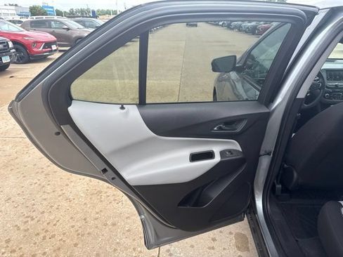 Used 2024 Chevrolet Equinox LS w/ LS Convenience Package FWD image 11