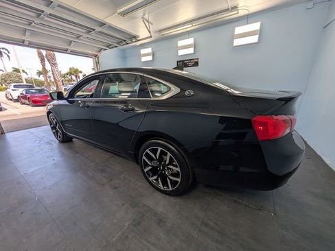 Used 2017 Chevrolet Impala LT FWD image 10