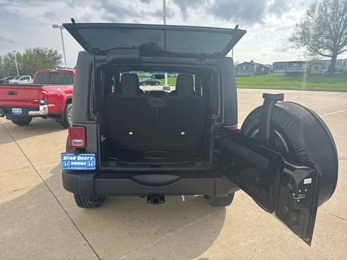 Used 2017 Jeep Wrangler Sport w/ Quick Order Package 24S AWD/4WD image 9