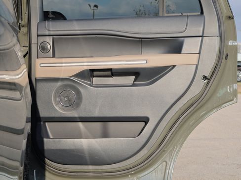 Used 2024 Ford Expedition Limited image 35