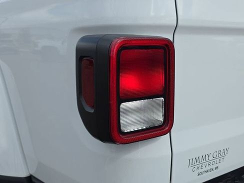 Used 2025 Jeep Gladiator Sport image 11