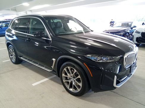 Used 2024 BMW X5 xDrive40i w/ Premium Package AWD/4WD image 3