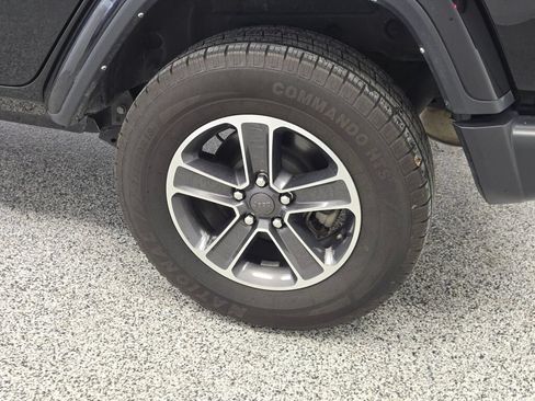 Used 2023 Jeep Wrangler Unlimited Sahara AWD/4WD image 13