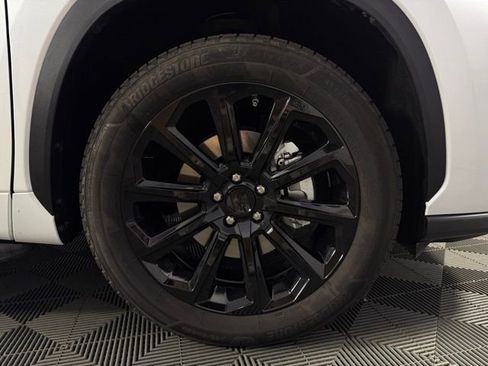 Used 2023 Toyota Highlander L image 9