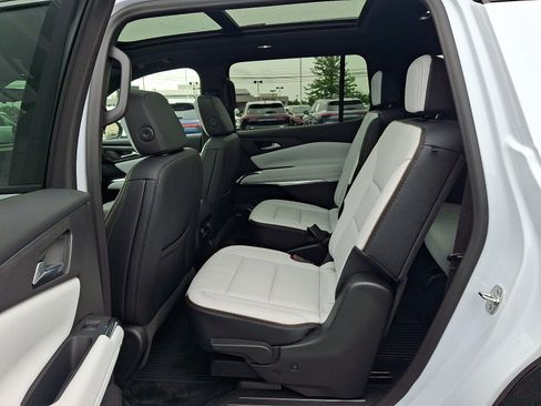 Used 2026 Chevrolet Traverse High Country AWD/4WD image 10
