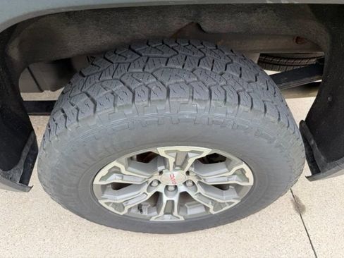 Used 2019 GMC Sierra 1500 SLE w/ SLE Value Package AWD/4WD image 12