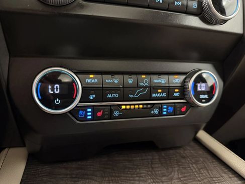 Used 2021 Ford Expedition Limited w/ Equipment Group 302A AWD/4WD image 26