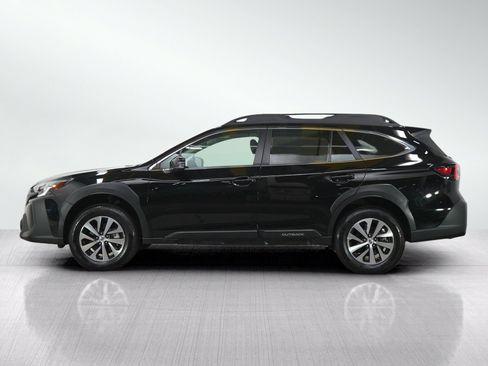 Used 2025 Subaru Outback Premium AWD/4WD image 2