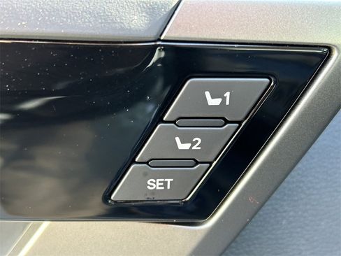 Used 2022 Toyota Tundra Limited image 25