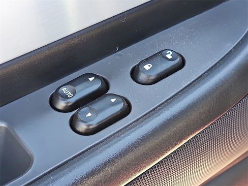 Used 2002 Ford Thunderbird image 19