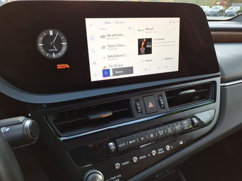 Certified 2023 Lexus ES 350 w/ Premium Package image 18