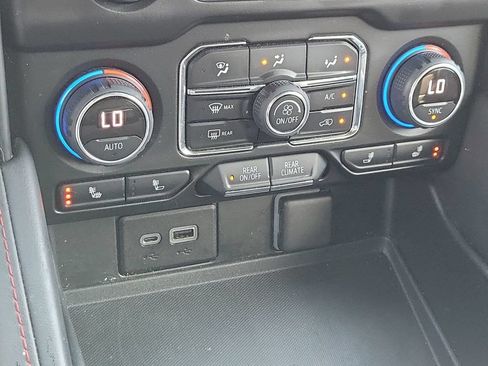 Used 2021 Chevrolet Tahoe RST AWD/4WD image 41