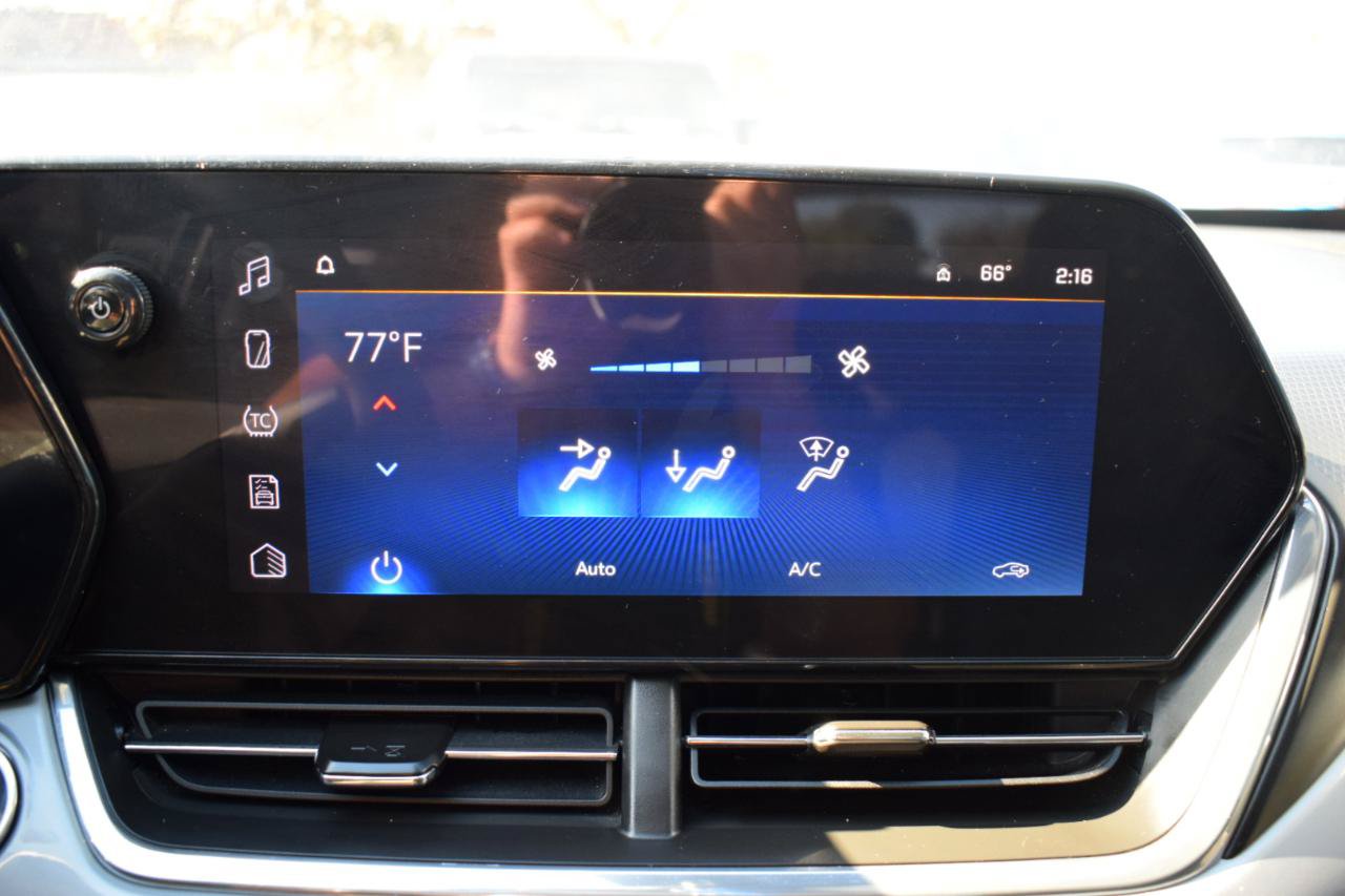 Used 2026 Chevrolet Trax LT FWD image 24