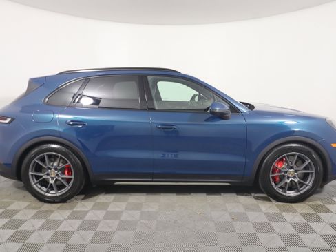 Used 2025 Porsche Cayenne S AWD/4WD image 8