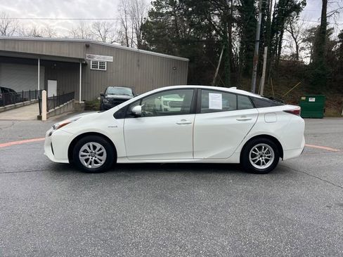 Used 2016 Toyota Prius Two image 2