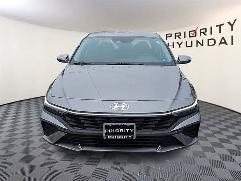 Used 2024 Hyundai Elantra SEL image 2