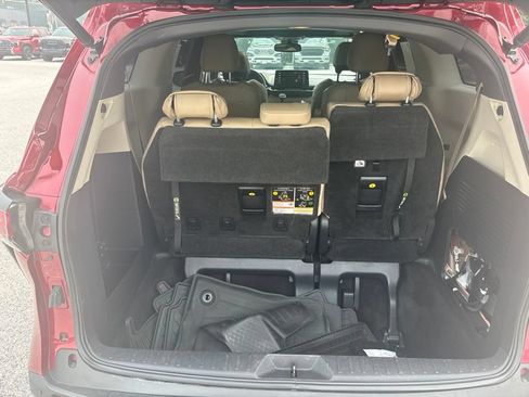 Used 2021 Toyota Sienna XLE FWD image 5