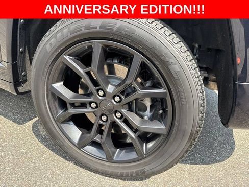Used 2023 Jeep Grand Cherokee 30th Anniversary AWD/4WD image 9