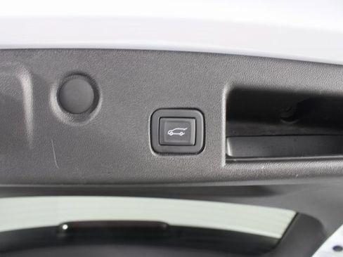 Used 2024 Chevrolet Equinox LT w/ LPO, Floor Liner Package image 19